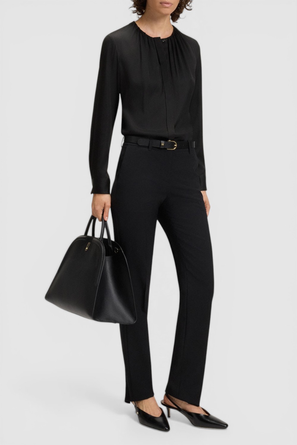 תמונת כל הלוק של חולצת משי